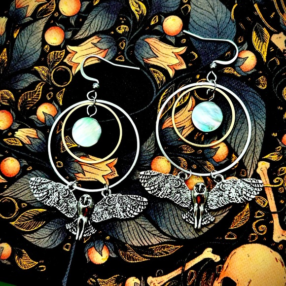 Handmade owl earrings with a whimsical touch of magic - Picture 2 of 3